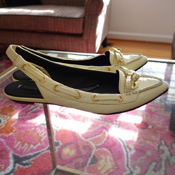 (NWOB) BCBG Max Azria Cream Patent Leather Pointy Toe Slingbacks 8.5B - Picture 5 of 16